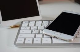 Keyboard and two devices with screens